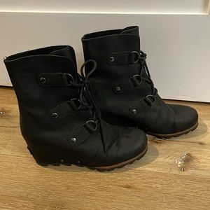 Sorel Joan of Arctic Wedge Boots- EUC, Waterproof, Comfortable, size 8.5